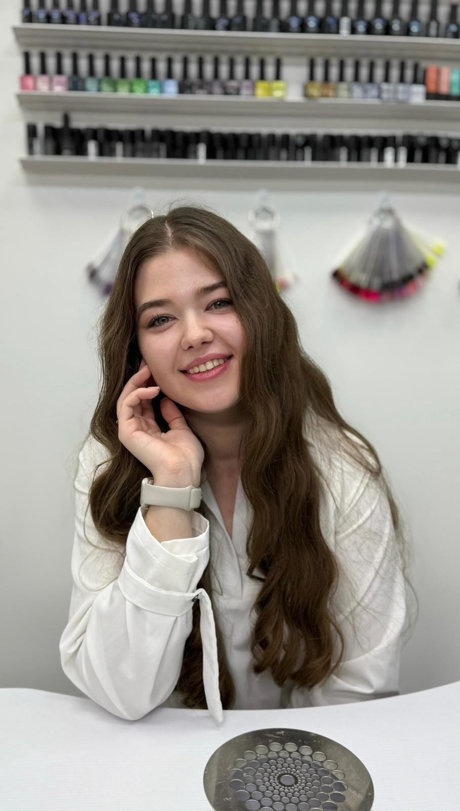 Katrine — Nail Artist